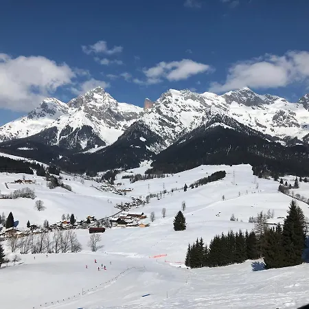 Haus St. Georg アパート *